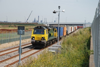 Freightliner 70008 operates the 1257 intermodal service to Crewe Basford Hall on July 25 2014, shortly after leaving London Gateway. PAUL SHANNON.
