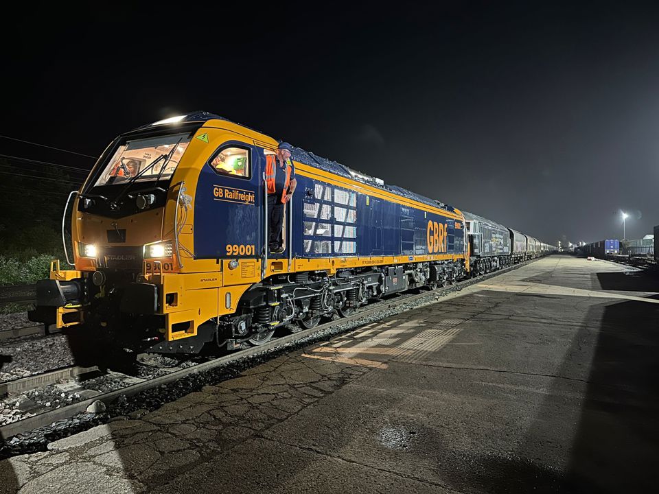 Delayed by an hour, on July 24, 99001 leads 69013 as it waits to leave on the 0016 Doncaster Decoy-Peterborough Yard. Its arrival from Peterborough on July 23 was the first time a ‘99’ has worked under its own power on the national network. MARK BRIDEL. 