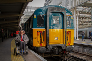 Gordon Pettitt at London Waterloo next to the 4-VEP named after him. BLUEBELL ARCHIVE.