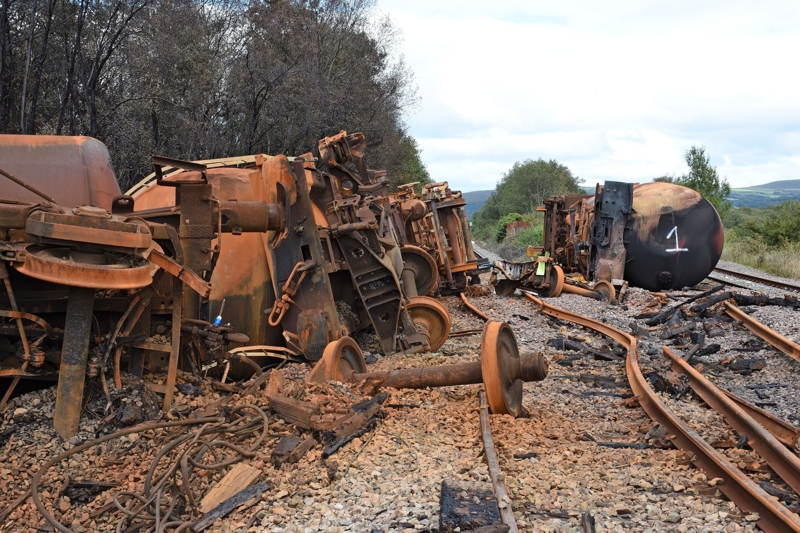 Network Rail suing DB Cargo UK and Touax for £5m over derailment that led to fuel spill