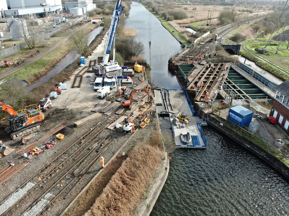 The sliding canal bridge at Keadby has required numerous repairs and maintenance in recent years, including a nine-day closure in February 2024. It failed 16 times between April 2024 and March 2025. NETWORK RAIL.
