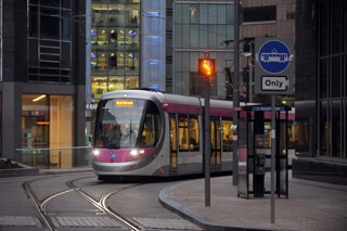 A tram arrives at Bull Street. CENTRO.