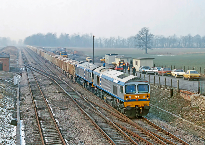 59004 & 59001 at Woodborough with the test train prior to load and adhesion testing on the climb to Savernake on February 16 1986. JOHN CHALCROFT.  