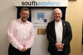 South Eastern Railway Managing Director Steve White and Rail Minister Lord Hendy. SOUTHEASTERN.