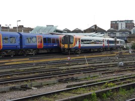 Government wants more services and longer trains on new South West franchise