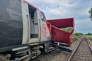 Transport for Wales' 82229 after hitting the farm trailer at Nordan Farm crossing on May 22. RAIB.
