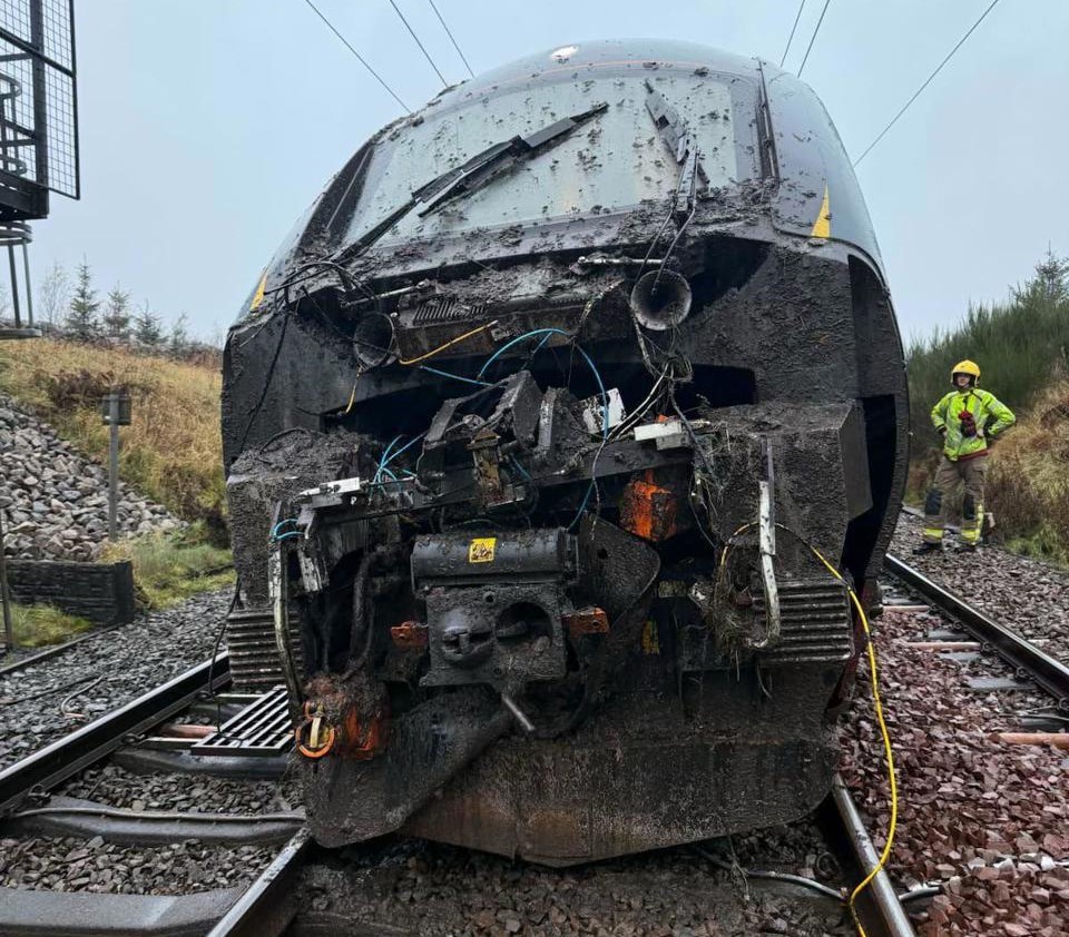 Avanti West Coast train derails at Shap after suspected landslip | Avanti West Coast